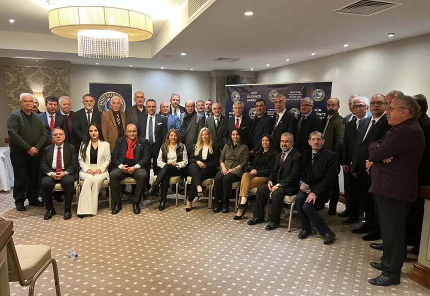 Hür Düşünce Hareketi, “Yeni Anayasal Düzen ve Güçlendirilmiş Parlamenter Sistem” toplantılarının ikincisini Gaziantep’te düzenlemiştir. Genel Başkan Süleyman Aksoy’un öncülüğünde Yönetim Kurulu üyeleri ve İl Temsilcilikleri heyeti, toplantıdan önceki üç gün boyunca çeşitli sivil toplum kuruluşları ile 6’lı Masa il başkanlıklarını ziyaret ederek davetlerde bulunmuştur.