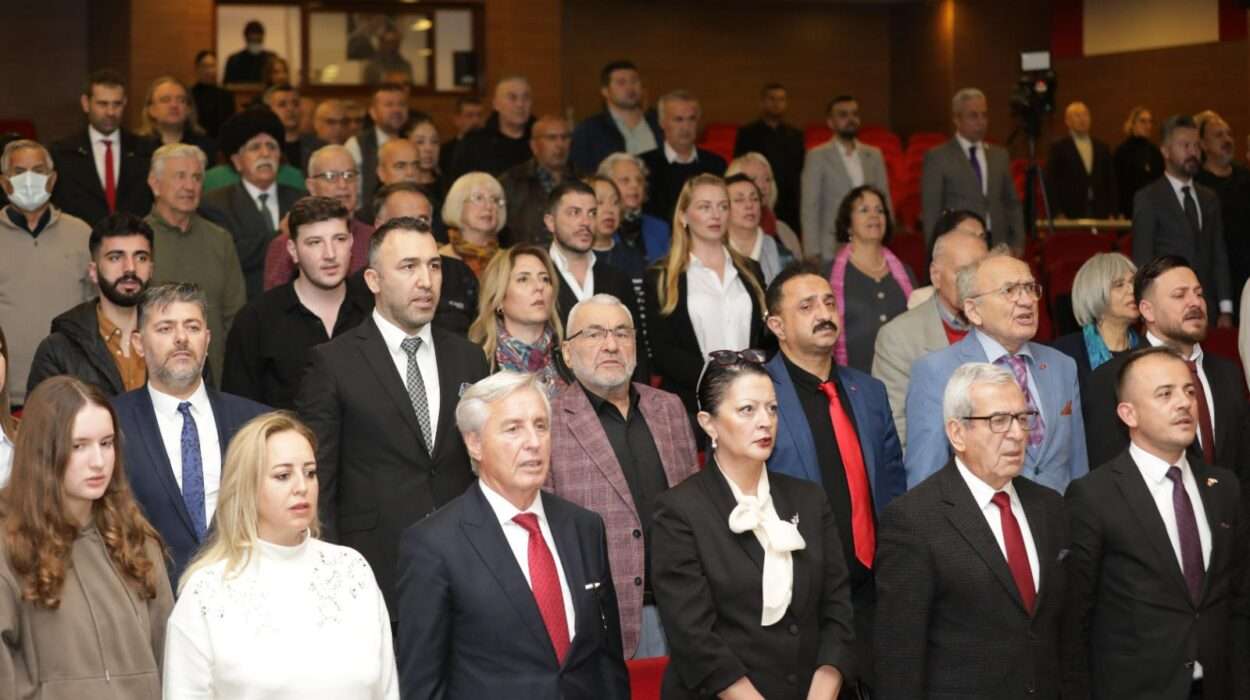 Hür Düşünce Hareketi (HDH) olarak, ülkemizin geleceğini inşa edecek temel taşların kadınlar ve gençler olduğuna inanıyoruz. Bu vizyon doğrultusunda, İzmir Ahmet Piriştina Balkan Kültür Merkezi’nde düzenlenen "Anadolu’nun Kalkınmasında Kadının ve Gençlerin Önemi" konulu toplantıya katılım sağladık.