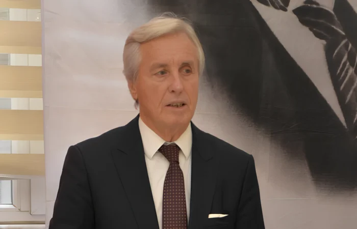 Demokrasinin, hukukun üstünlüğünün ve özgür düşüncenin kök saldığı her zeminde, "ortak akla" duyulan ihtiyaç her geçen gün daha da artıyor. Türkiye’nin ve dünyanın içinden geçtiği bu kritik dönemde, sivil toplumun dönüştürücü gücüne inanan Hür Düşünce Hareketi Derneği, 2026 yılına yön verecek stratejilerini belirlemek üzere 24 Ocak’ta Vizyon Toplantısı’nı gerçekleştiriyor. HÜR DÜŞÜNCE’DE 2026’YA AÇILAN YOL